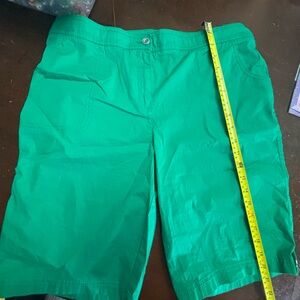 Chicos woman’s size 15 Kelly green Bermuda shorts quiet luxury camp outside